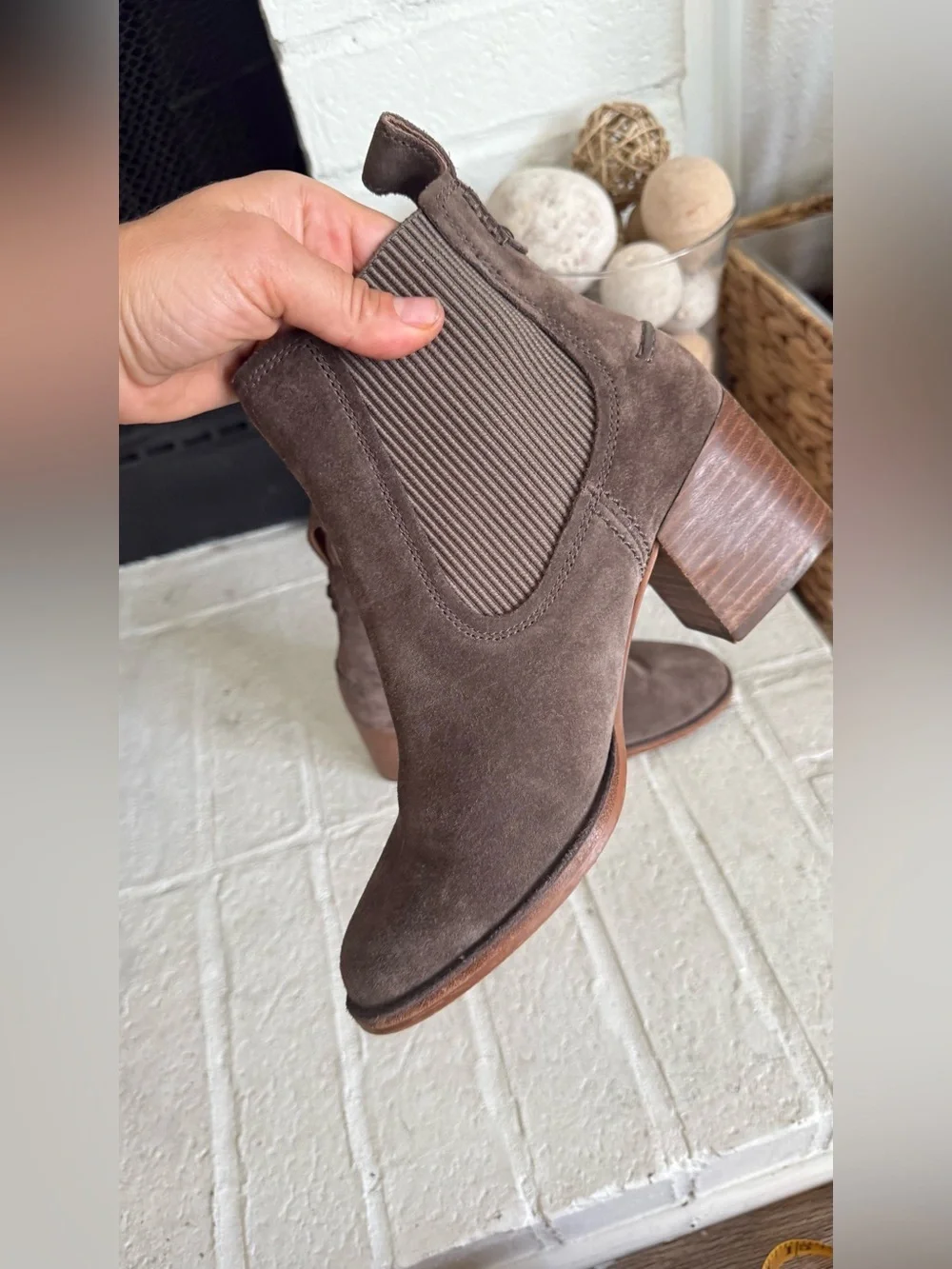 UGG Women’s Brown Suede Chelsea Ankle Boots Block Heel Pull On Size US 7.5 EU 38
